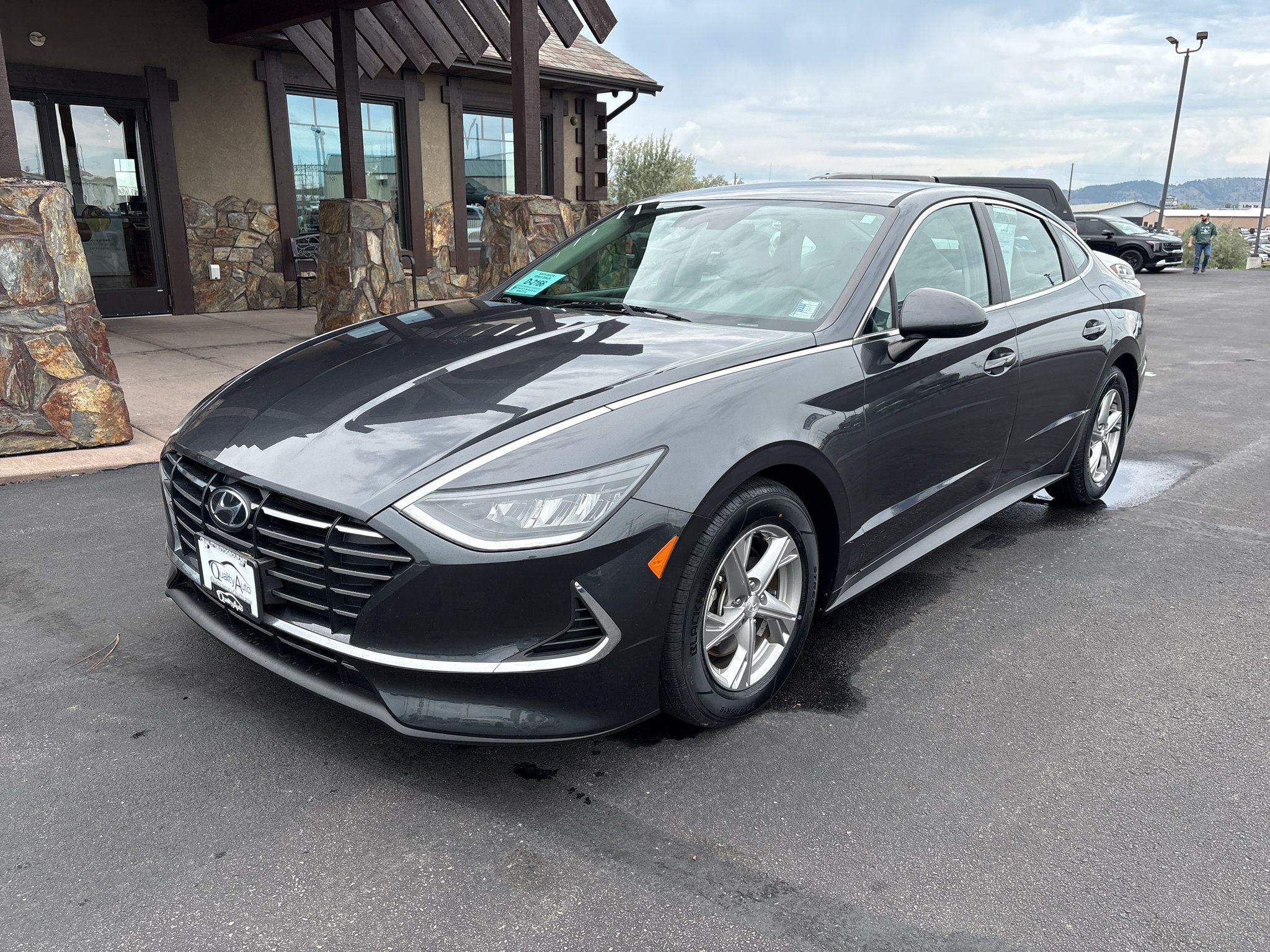 Used 2020 Hyundai Sonata SE FWD image 2
