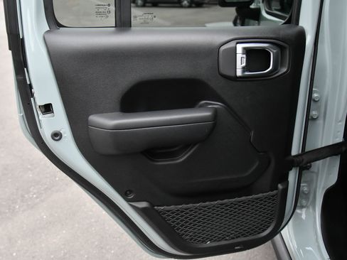 Used 2024 Jeep Wrangler Willys image 36