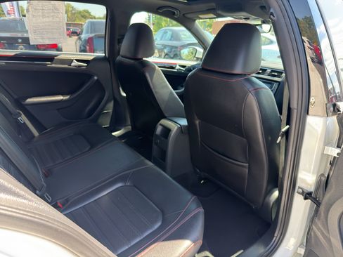 Used 2017 Volkswagen Jetta GLI FWD image 18