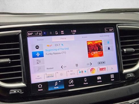 Used 2024 Chrysler Pacifica Touring-L FWD image 11