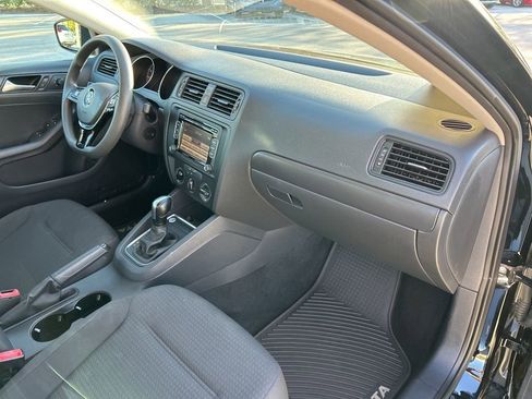 Used 2015 Volkswagen Jetta S image 41
