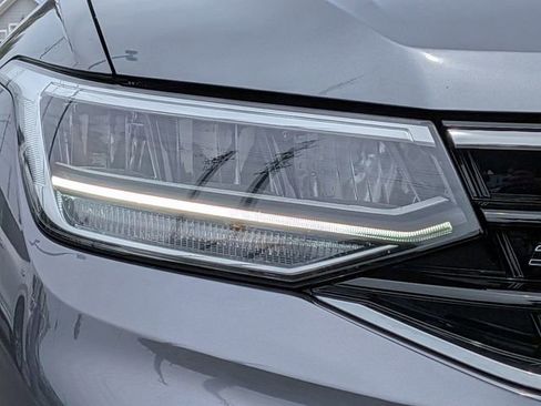 Certified 2024 Volkswagen Tiguan SE R-Line AWD/4WD image 10