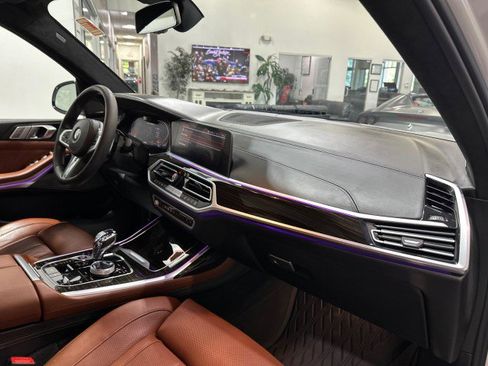 Used 2020 BMW X7 M50i w/ Dynamic Handling Package AWD/4WD image 71
