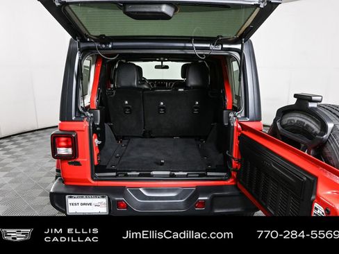 Used 2020 Jeep Wrangler Unlimited Sahara image 29