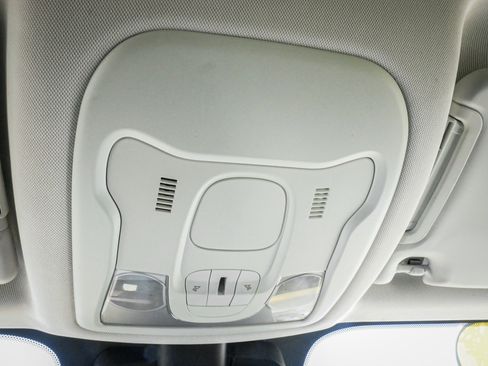 Used 2017 Jeep Renegade Altitude w/ Advanced Technology Group FWD image 26