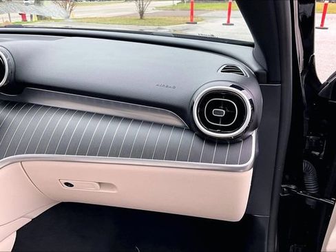 Used 2024 Mercedes-Benz C 300 Sedan image 23