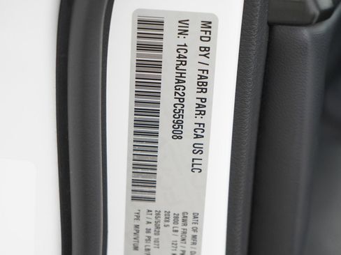 Used 2023 Jeep Grand Cherokee Altitude image 30