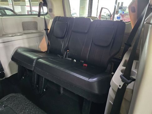 Used 2012 Chrysler Town & Country Touring w/ Entertainment Group #1 image 11