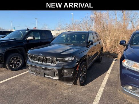 Used 2022 Jeep Grand Cherokee Overland w/ Advanced Protech Group III image 1