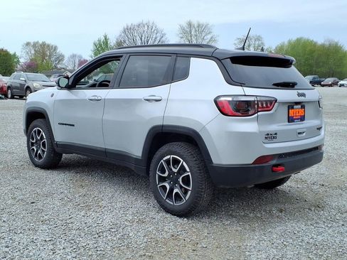 Used 2024 Jeep Compass Trailhawk AWD/4WD image 28
