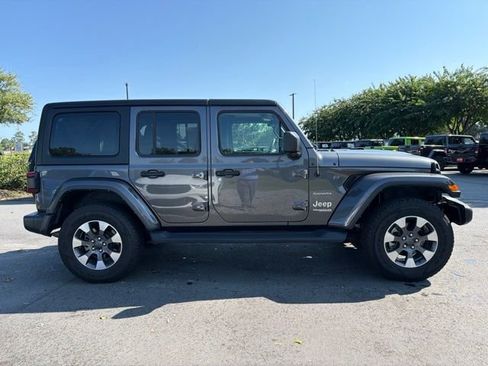Used 2022 Jeep Wrangler Unlimited Sahara w/ LED Lighting Group AWD/4WD image 8