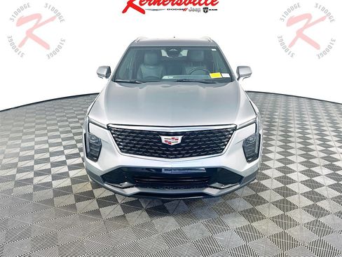 Used 2024 Cadillac XT4 Premium Luxury image 2