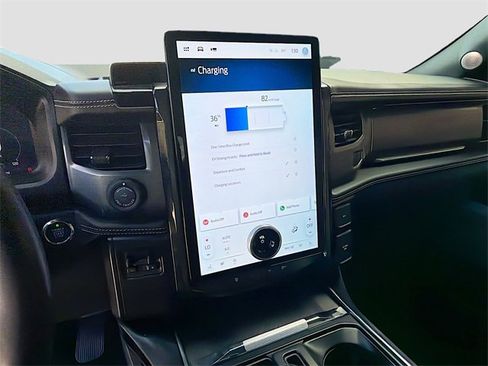 Used 2022 Ford F150 Lightning Platinum image 27