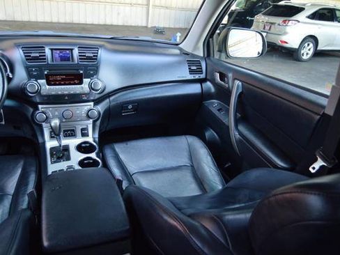 Used 2012 Toyota Highlander AWD image 50