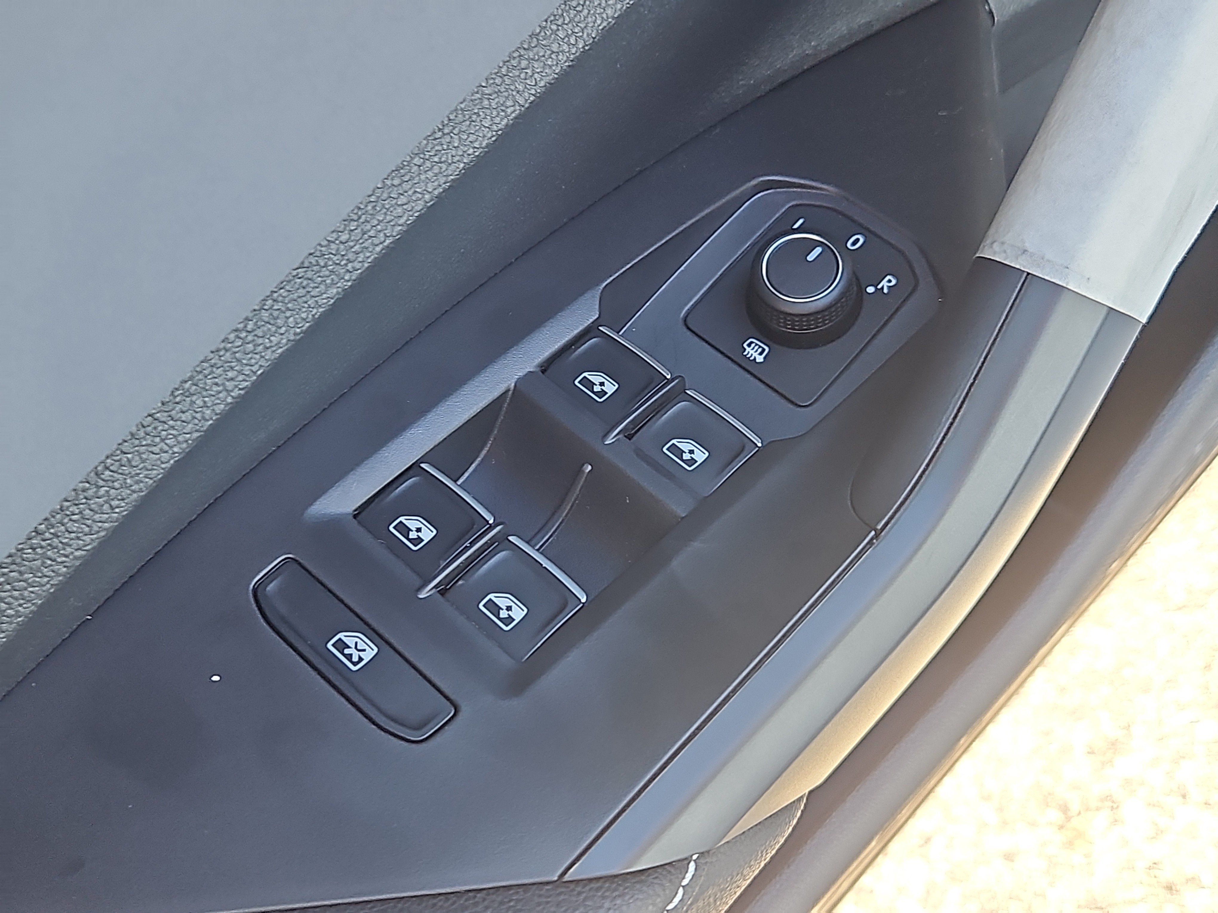 New 2027 Volkswagen Jetta SE FWD image 7