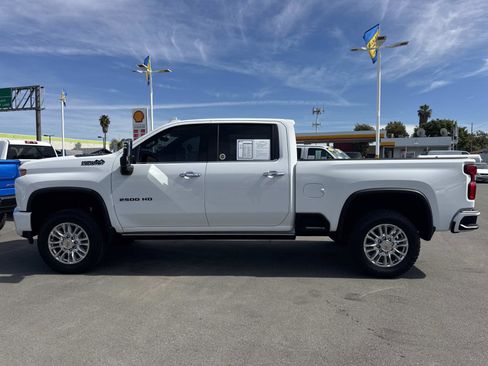 Used 2022 Chevrolet Silverado 2500 High Country w/ Technology Package image 8