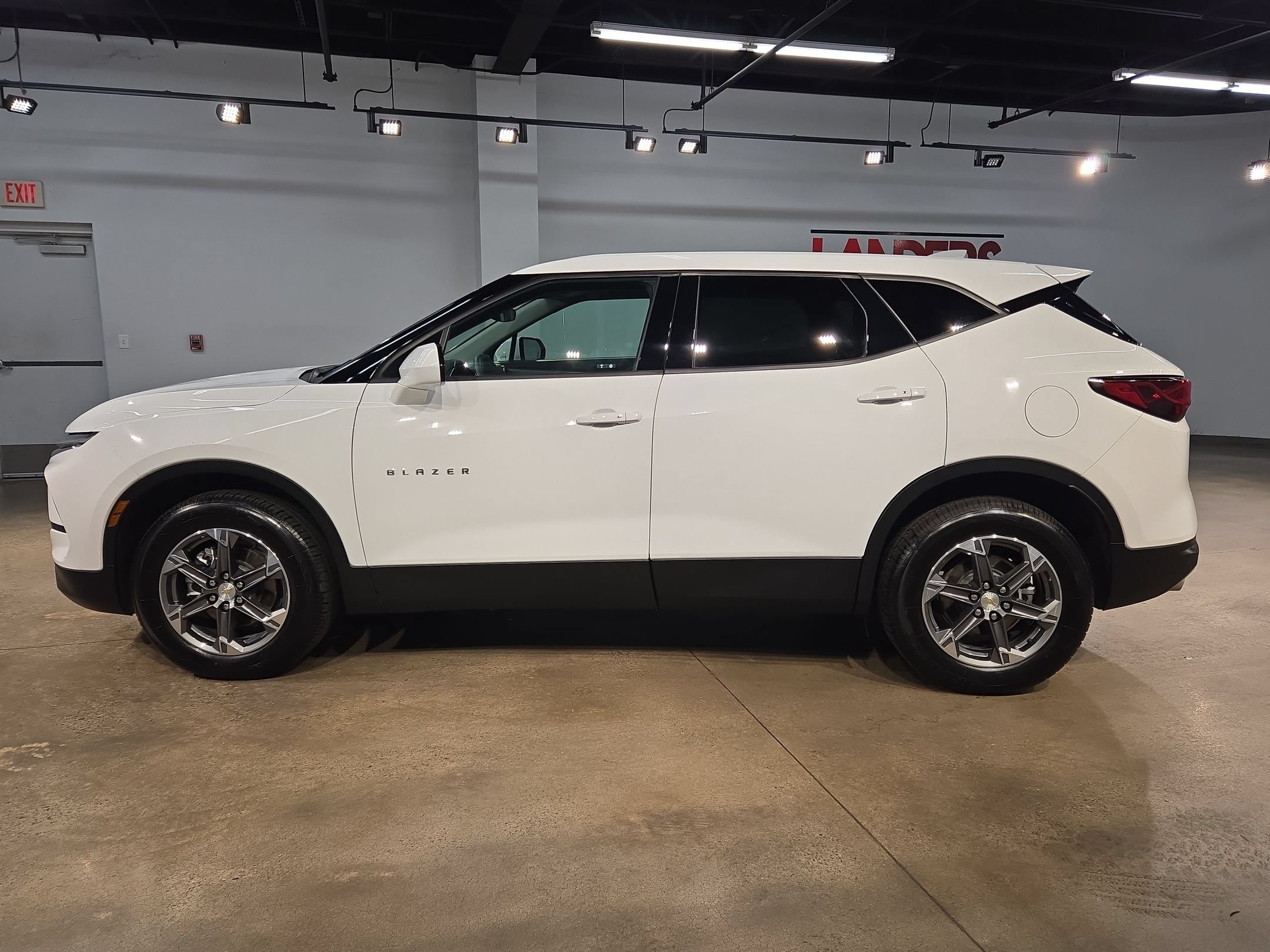 Used 2025 Chevrolet Blazer LT AWD/4WD image 4