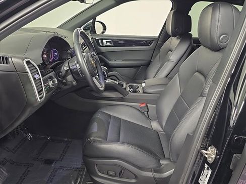 Certified 2023 Porsche Cayenne image 5