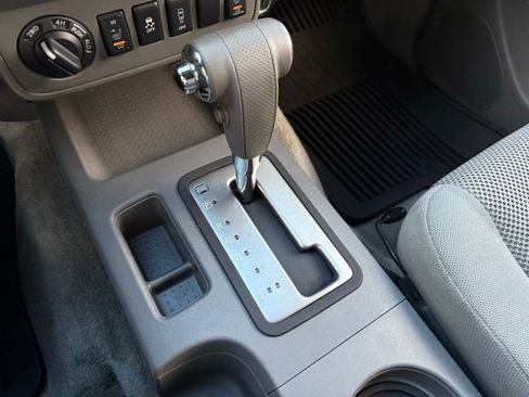 Used 2016 Nissan Frontier SV image 16