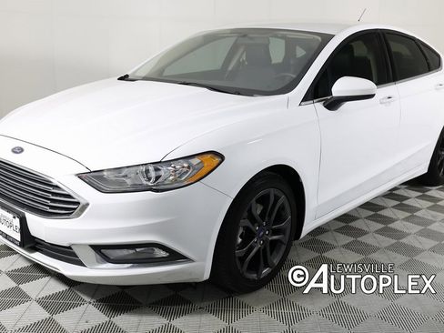 Used 2018 Ford Fusion SE w/ Equipment Group 201A image 9