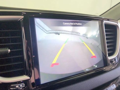 Used 2023 Chrysler Pacifica Touring-L FWD image 21