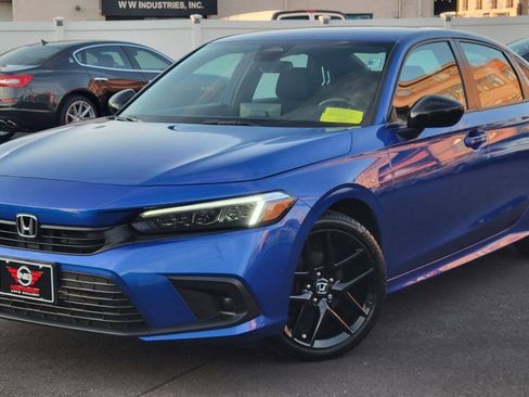 Used 2022 Honda Civic Sport image 2