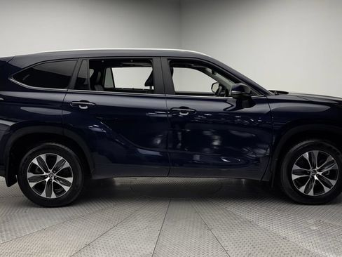 Used 2025 Toyota Highlander XLE AWD/4WD image 44