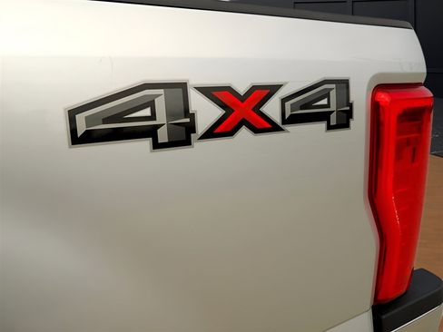 Used 2017 Ford F250 XLT image 30