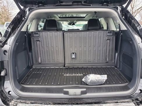 New 2026 Toyota Highlander Platinum image 8