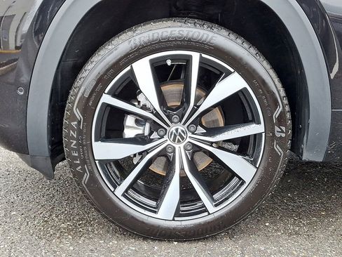 Certified 2025 Volkswagen Atlas SEL Premium R-Line image 8