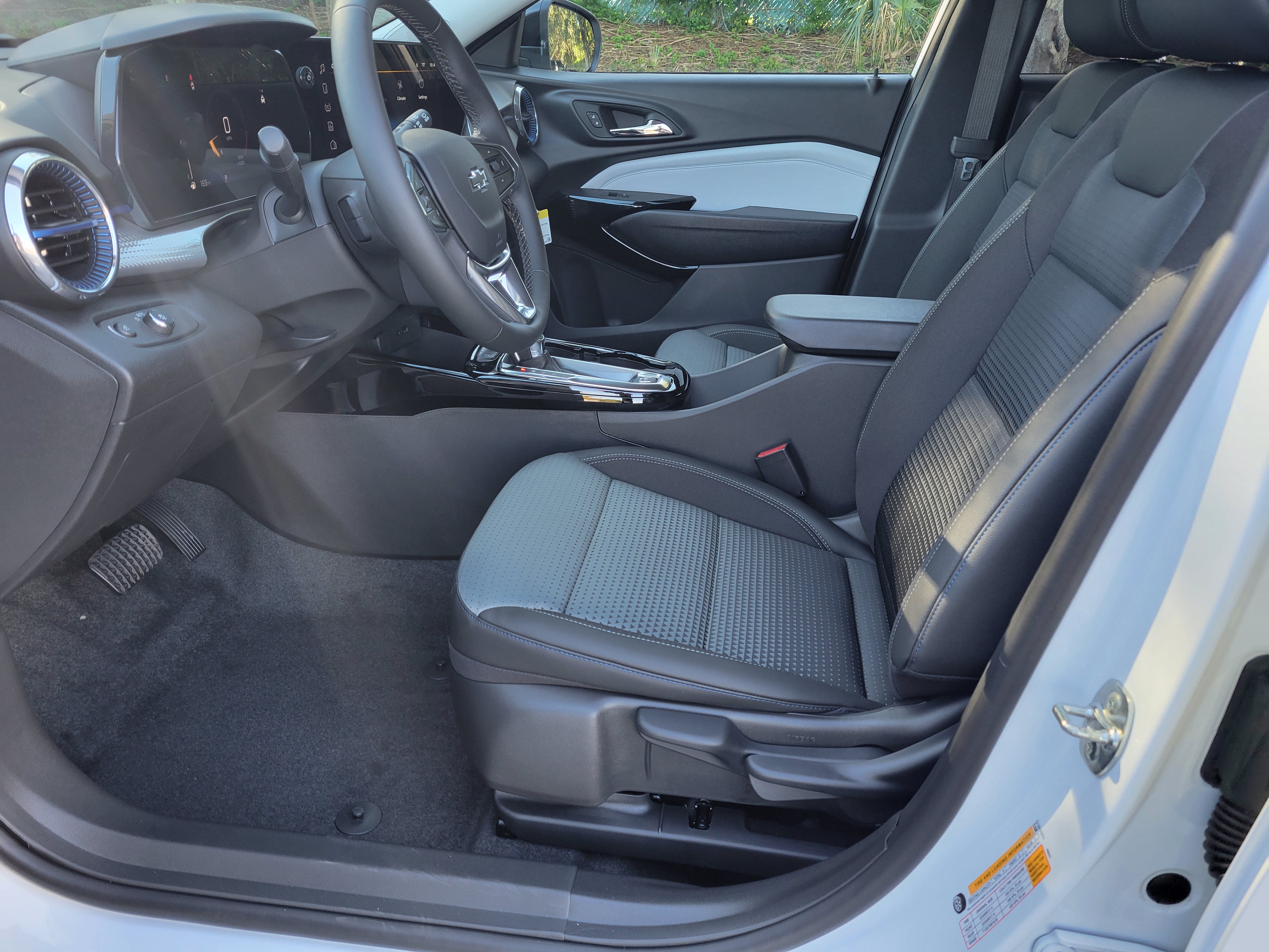 Used 2026 Chevrolet Trax LT w/ Driver Confidence Package FWD image 27
