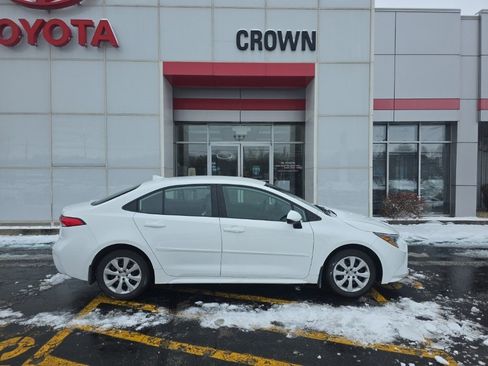Used 2024 Toyota Corolla LE image 2