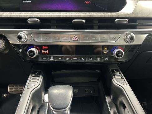 Used 2023 Kia Telluride SX Prestige image 12