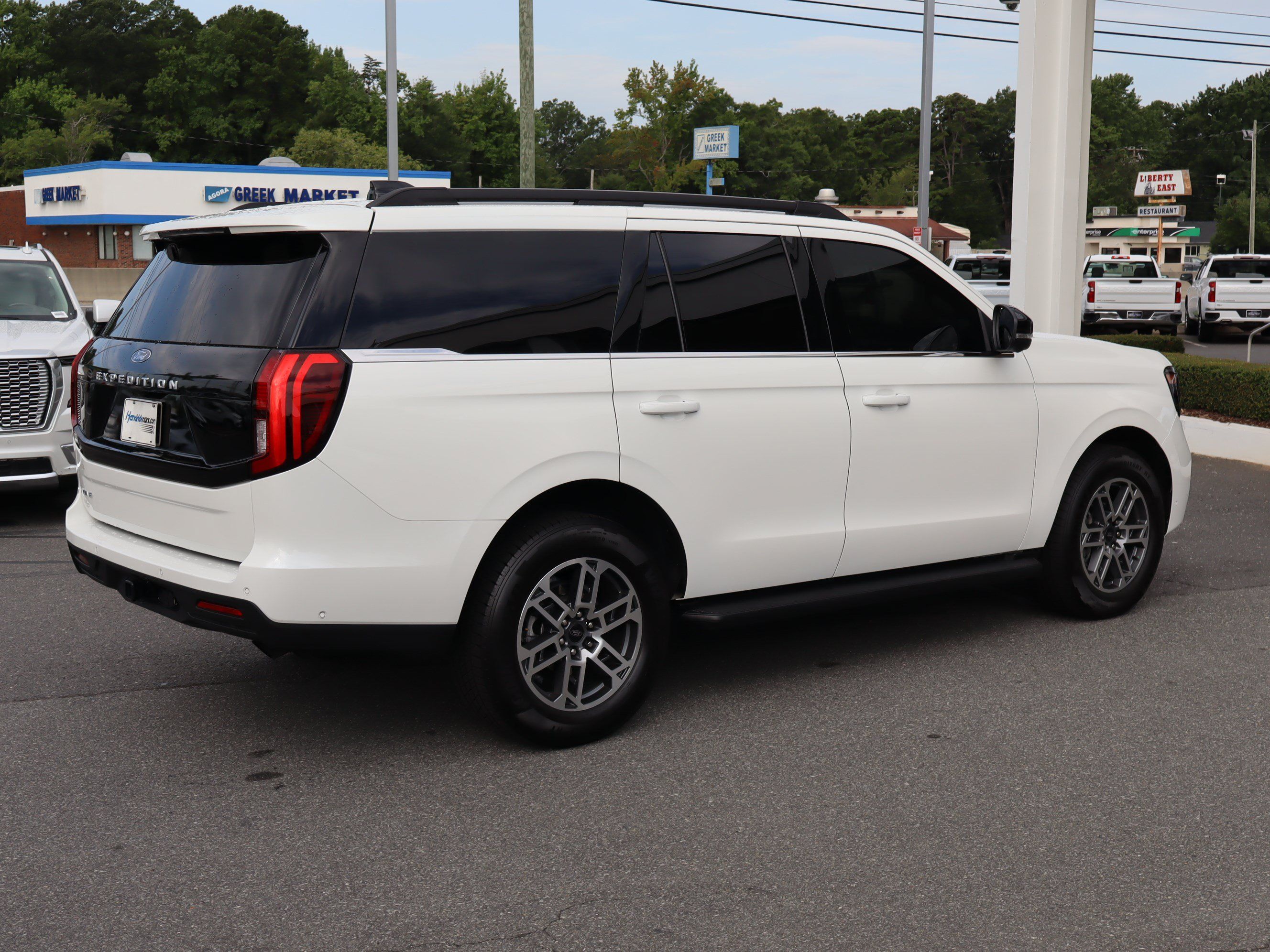 Used 2025 Ford Expedition Active RWD image 10