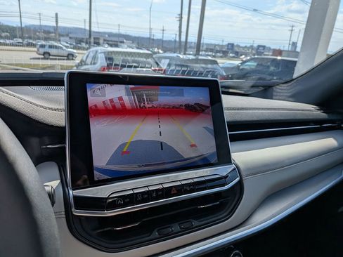 Used 2025 Jeep Compass Limited image 19