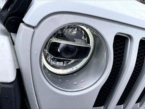 Used 2018 Jeep Wrangler Unlimited Sahara w/ Cold Weather Group image 26