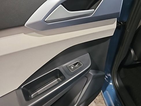 New 2026 Volkswagen Taos SE image 21