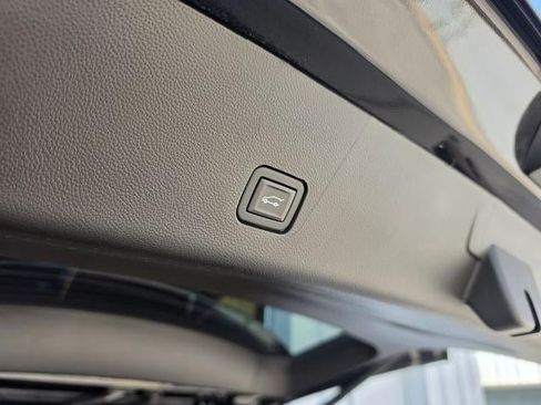 Used 2022 Chevrolet Traverse LT AWD/4WD image 35
