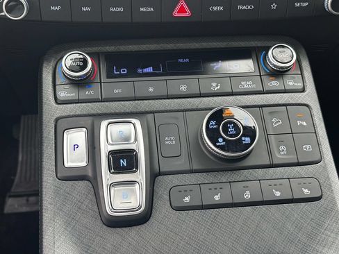 Used 2024 Hyundai Palisade Limited AWD/4WD image 32