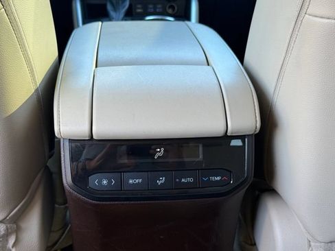 Used 2022 Toyota Highlander XLE FWD image 26