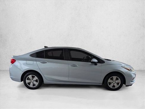 Used 2018 Chevrolet Cruze LS FWD image 4