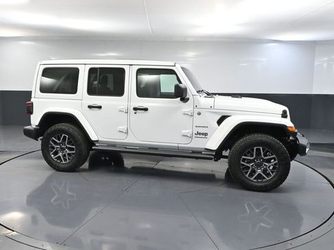 Used 2024 Jeep Wrangler Unlimited Sahara w/ Technology Group AWD/4WD image 4