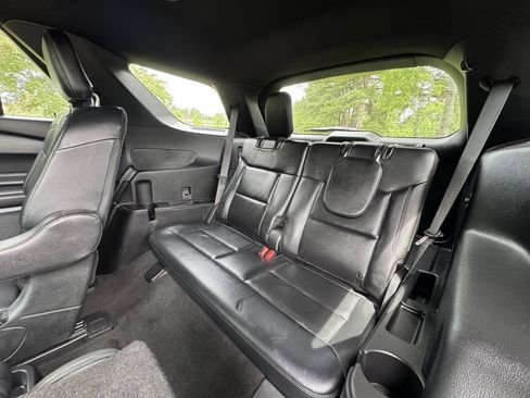 Used 2020 Ford Explorer XLT w/ Equipment Group 202A RWD image 19