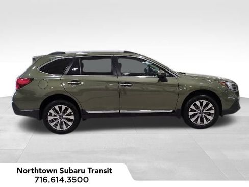 Used 2018 Subaru Outback 3.6R Touring image 2