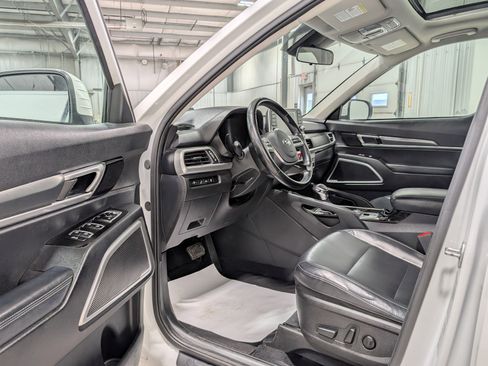 Used 2020 Kia Telluride S w/ S 8 Passenger Seating Package AWD/4WD image 14