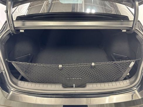 Used 2024 Hyundai Elantra Limited image 25