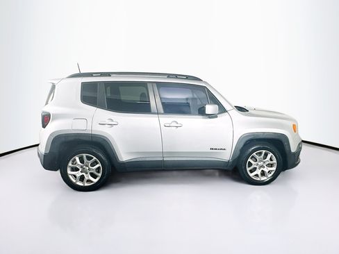 Used 2016 Jeep Renegade Latitude FWD image 10
