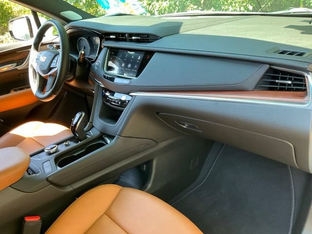 Used 2026 Cadillac XT5 Premium Luxury w/ LPO, ONYX Package FWD image 25