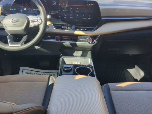 Used 2025 Chevrolet Equinox ACTIV w/ Convenience Package III image 44