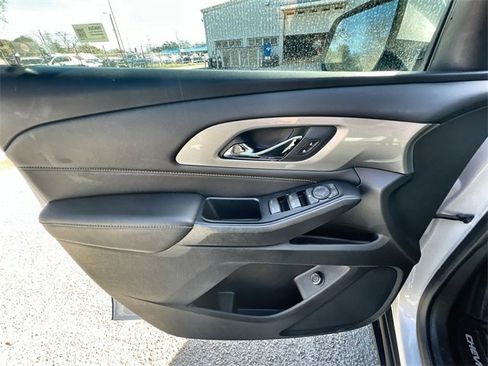 Used 2022 Chevrolet Traverse LT image 21